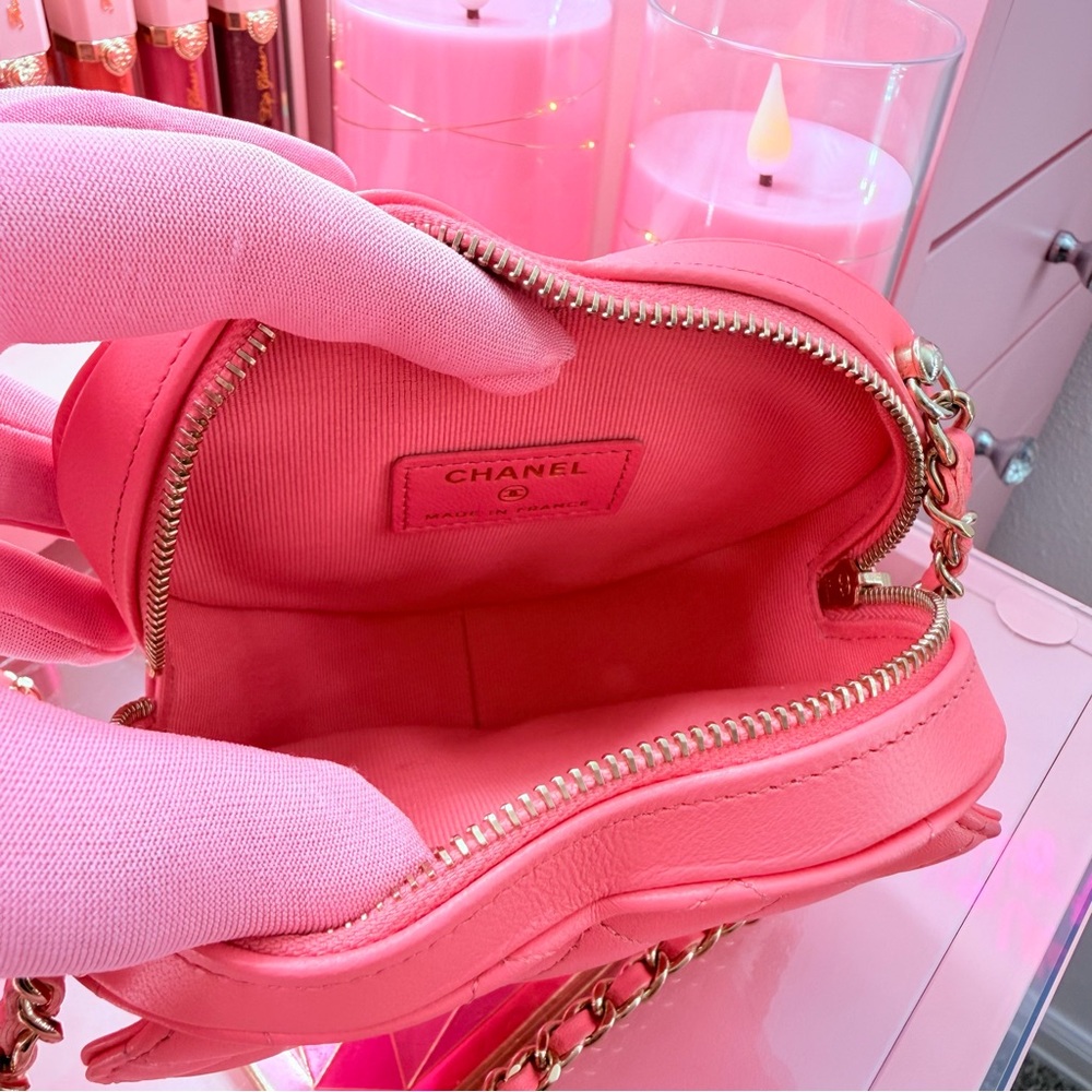 NEW Chanel Pink Heart Vanity Bag 22S Collection Lambskin Authentic Luxury Purse - Picture 5 of 10